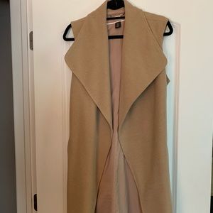 Gorgeous WHBM sleeveless jacket